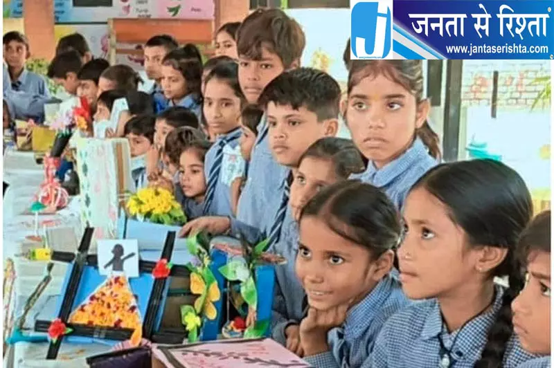कचरे से कला बना रहे सिरसा के छात्र कचरे से कला बना रहे सिरसा के छात्र