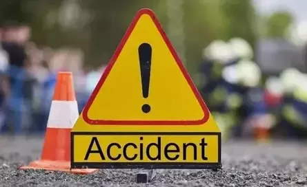 हल्दूचौड़ में डंपर की टक्कर से बेटी की मौत, पिता गंभीर घायल हल्दूचौड़ में डंपर की टक्कर से बेटी की मौत, पिता गंभीर घायल