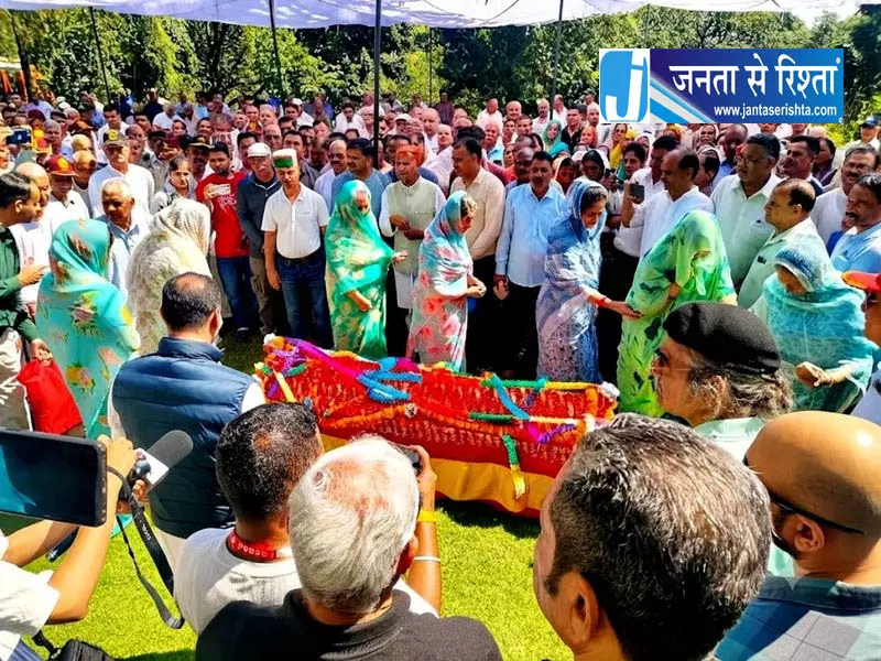 पैतृक गांव में मनकोटिया का अंतिम संस्कार पैतृक गांव में मनकोटिया का अंतिम संस्कार
