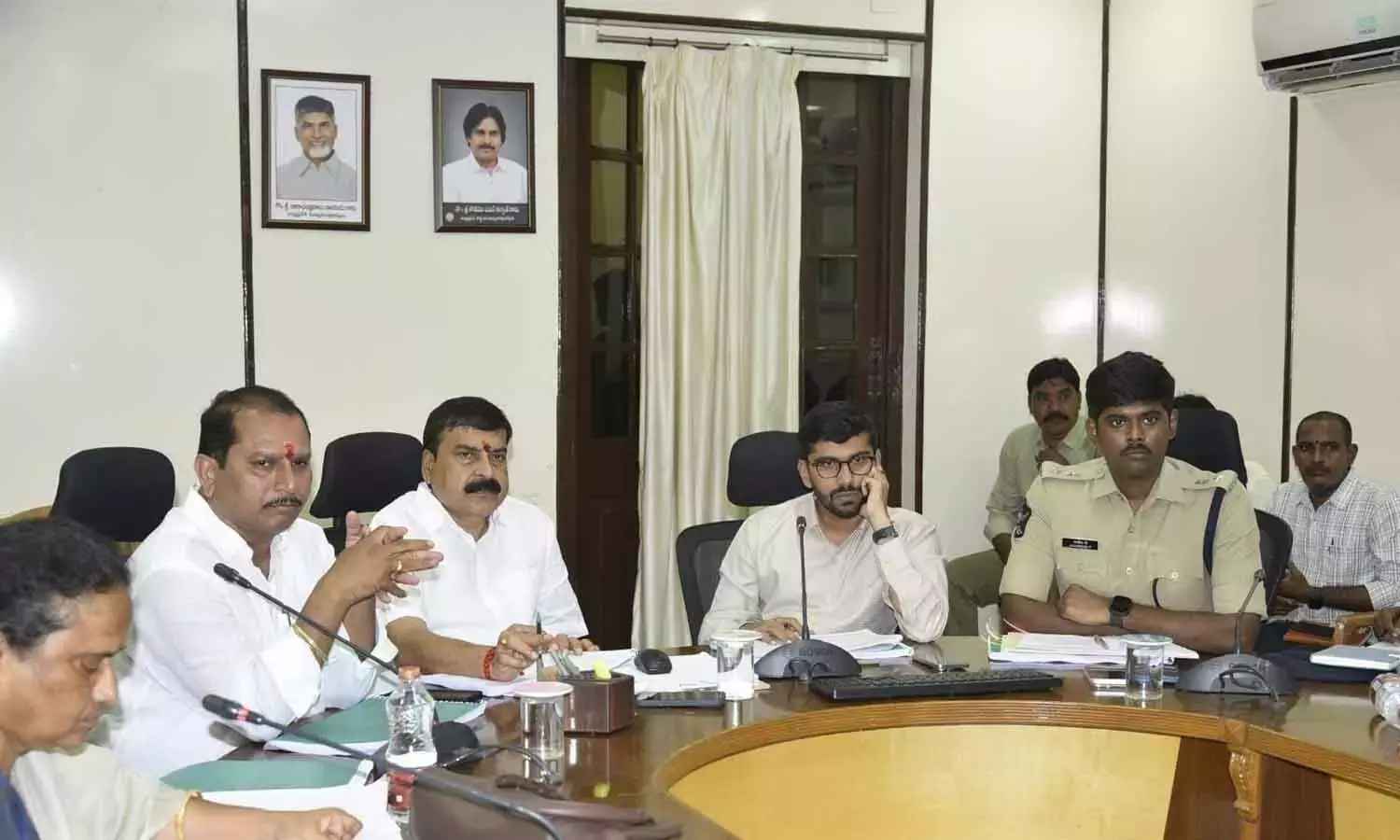 Andhra: कलेक्टर से की एससी/एसटी समस्याओं के शीघ्र समाधान की मांग Andhra: कलेक्टर से की एससी/एसटी समस्याओं के शीघ्र समाधान की मांग