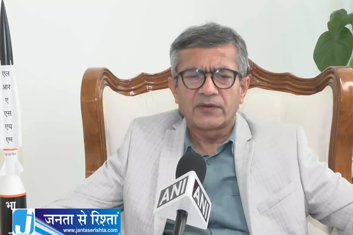 स्वदेशी आकाश मिसाइल सिस्टम की रक्षा सचिव ने की तारीफ स्वदेशी आकाश मिसाइल सिस्टम की रक्षा सचिव ने की तारीफ