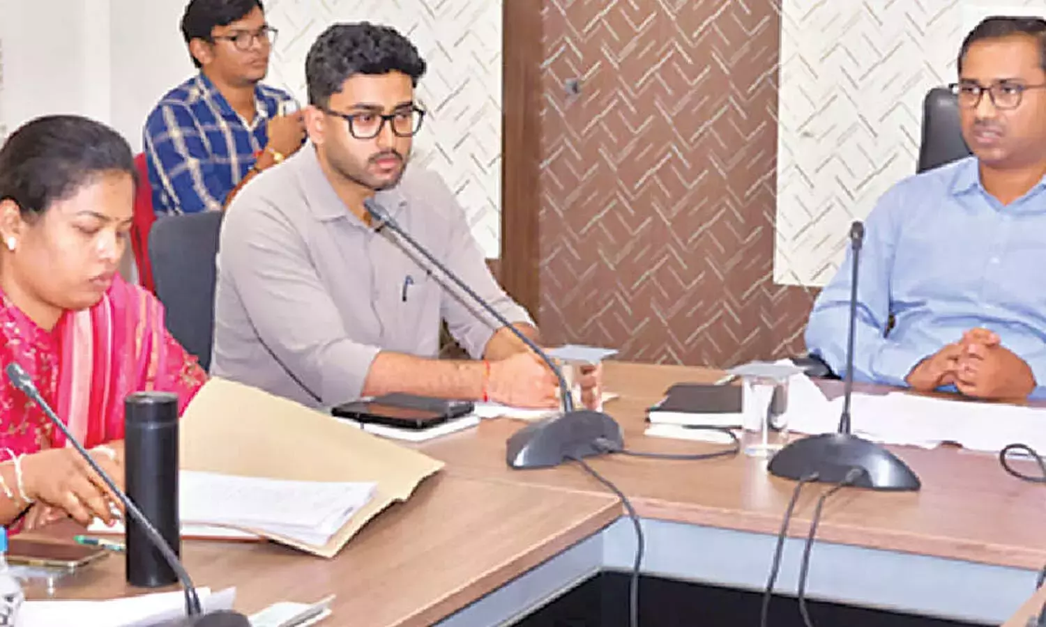 एमएलसी चुनाव के लिए स्नातकों का नामांकन तेज करें: कलेक्टर एमएलसी चुनाव के लिए स्नातकों का नामांकन तेज करें: कलेक्टर