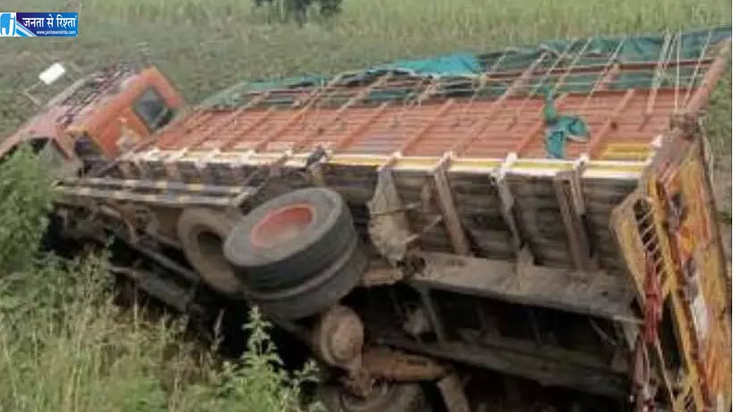 बीड में तेज रफ्तार टेम्पो ने बाइक को मारी टक्कर, मामा और दो भतीजों की मौत बीड में तेज रफ्तार टेम्पो ने बाइक को मारी टक्कर, मामा और दो भतीजों की मौत