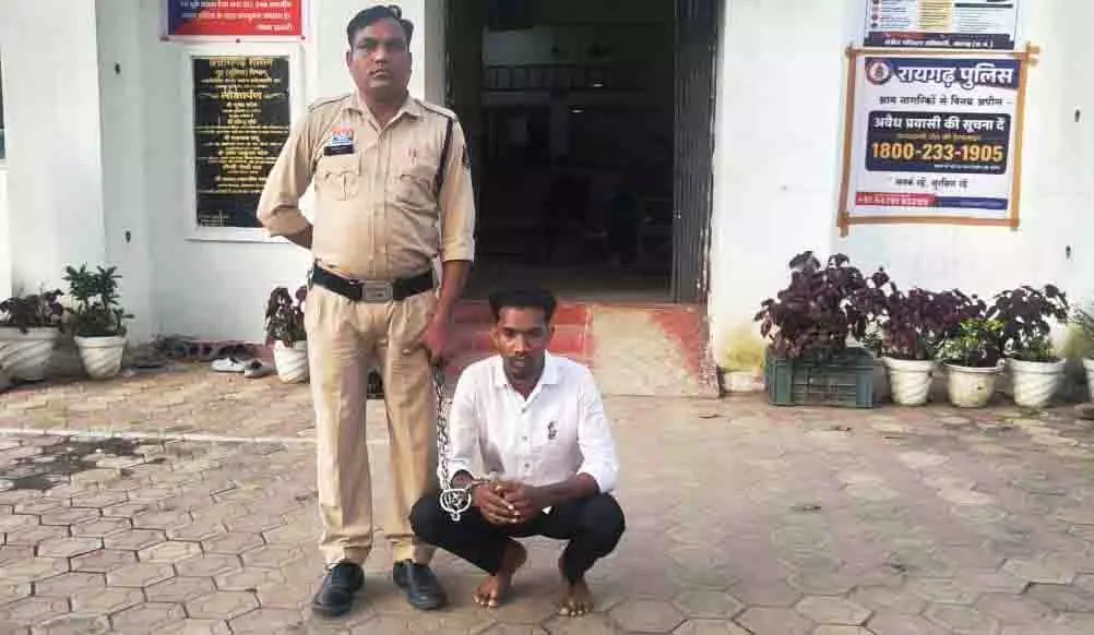 जनरल स्टोर का शटर तोड़कर चोरी, दो नाबालिग समेत 3 आरोपी गिरफ्तार जनरल स्टोर का शटर तोड़कर चोरी, दो नाबालिग समेत 3 आरोपी गिरफ्तार
