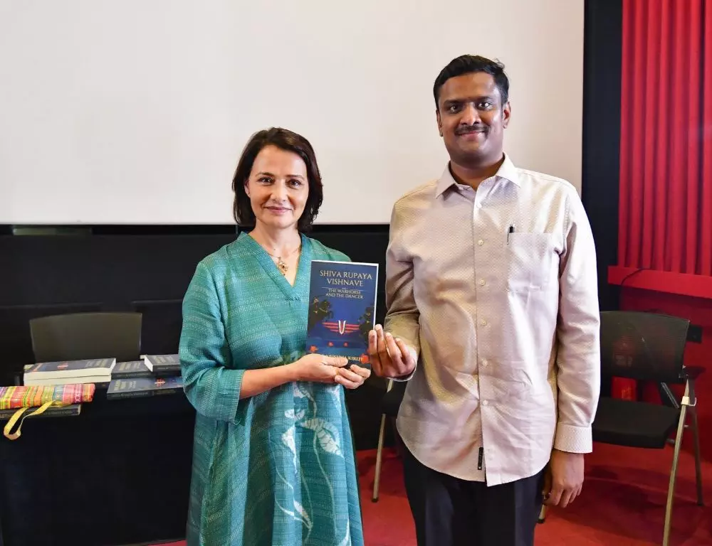 अमला अक्किनेनी ने हैदराबाद में ACFM के पूर्व छात्रों का पहला उपन्यास लॉन्च किया अमला अक्किनेनी ने हैदराबाद में ACFM के पूर्व छात्रों का पहला उपन्यास लॉन्च किया