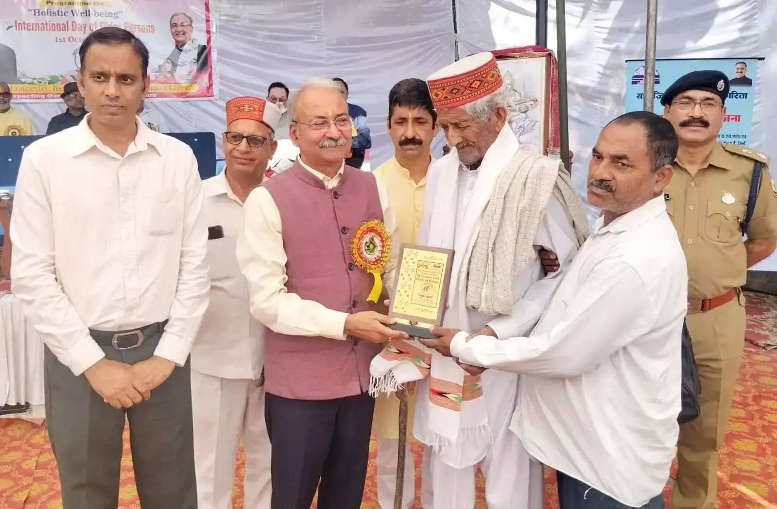 वरिष्ठ नागरिकों की सुविधाओं पर विशेष ध्यान दें अधिकारी : सुनील शर्मा बिट्टू वरिष्ठ नागरिकों की सुविधाओं पर विशेष ध्यान दें अधिकारी : सुनील शर्मा बिट्टू