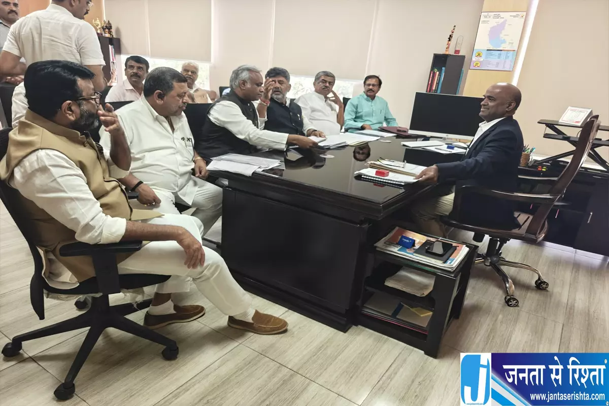 SIR प्रक्रिया पर डीके शिवकुमार के सवाल फॉर्म 7 मामलों में FIR की मांग SIR प्रक्रिया पर डीके शिवकुमार के सवाल फॉर्म 7 मामलों में FIR की मांग