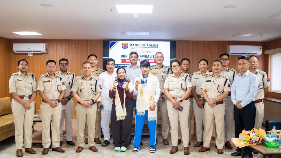 रजत पदक विजेताओं को मणिपुर पुलिस का सलाम, मिला भारी नकद इनाम रजत पदक विजेताओं को मणिपुर पुलिस का सलाम, मिला भारी नकद इनाम