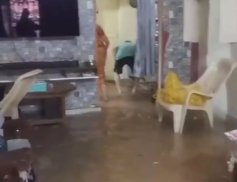 अंजलि गार्डन्स में सीवेज का कहर, स्थानीय लोगों ने उठाई जल्द समाधान की मांग अंजलि गार्डन्स में सीवेज का कहर, स्थानीय लोगों ने उठाई जल्द समाधान की मांग