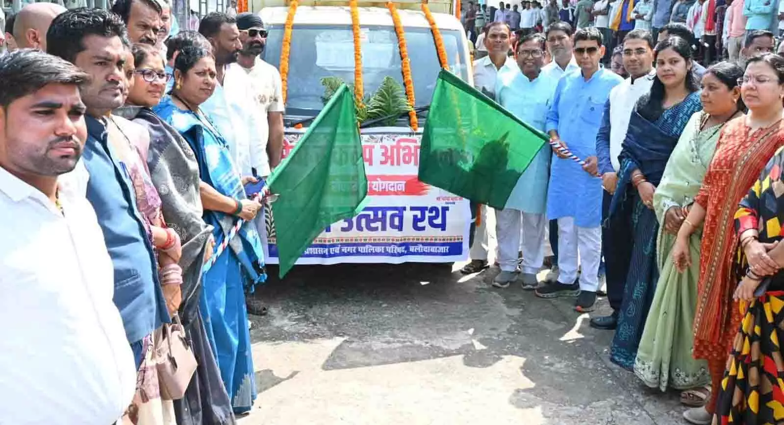 राजस्व मंत्री टंकराम वर्मा ने बांटी सामग्री व प्रमाण पत्र राजस्व मंत्री टंकराम वर्मा ने बांटी सामग्री व प्रमाण पत्र