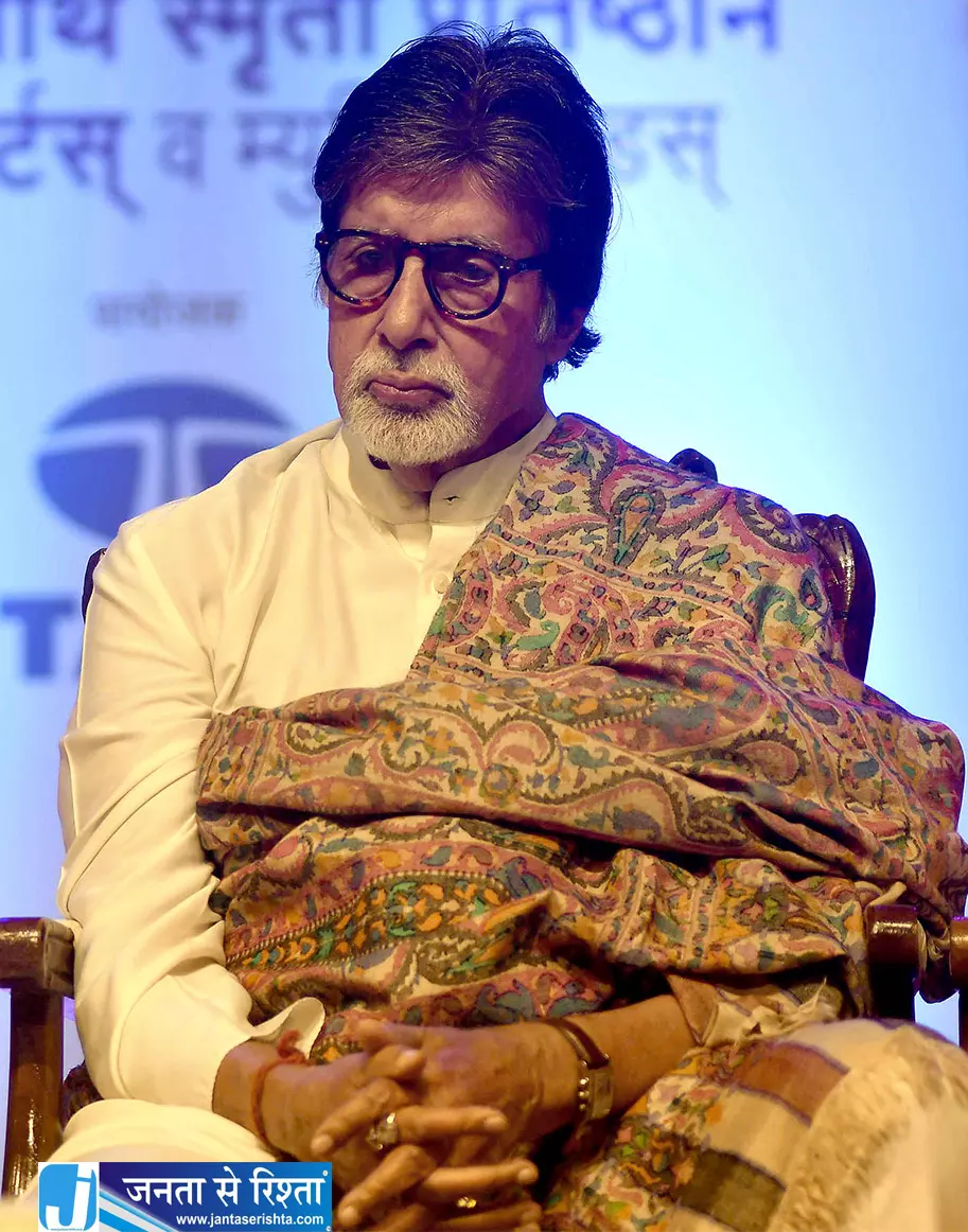 KBC 18 के सेट पर फिसले अमिताभ बच्चन घुटने में चोट KBC 18 के सेट पर फिसले अमिताभ बच्चन घुटने में चोट