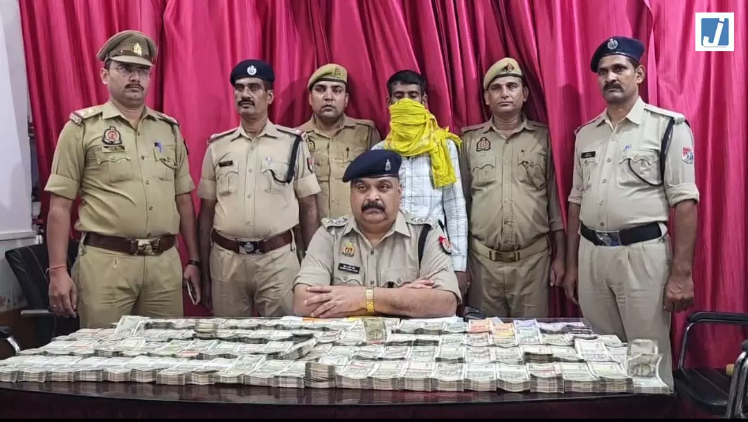डीडीयू जंक्शन पर संपूर्ण क्रांति एक्सप्रेस से 43 लाख रुपये कैश बरामद डीडीयू जंक्शन पर संपूर्ण क्रांति एक्सप्रेस से 43 लाख रुपये कैश बरामद