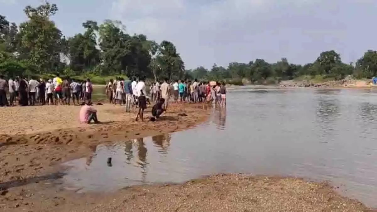 पिकनिक मनाने गए दो स्कूली छात्र बांडे नदी में बहे, लाश की तलाश जारी पिकनिक मनाने गए दो स्कूली छात्र बांडे नदी में बहे, लाश की तलाश जारी
