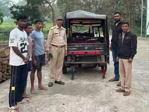 सुकमा में काष्ठ तस्करी पर वन विभाग की कार्रवाई, 48 नग लकड़ी और ऑटो जब्त सुकमा में काष्ठ तस्करी पर वन विभाग की कार्रवाई, 48 नग लकड़ी और ऑटो जब्त