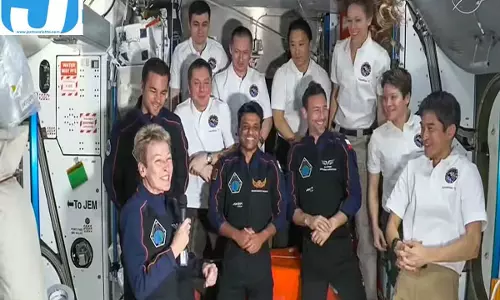 अंतरिक्ष में बड़ी कामयाबी, क्रू ड्रैगन पहुंचा ISS 4 एस्ट्रोनॉट्स की हुई एंट्री अंतरिक्ष में बड़ी कामयाबी, क्रू ड्रैगन पहुंचा ISS 4 एस्ट्रोनॉट्स की हुई एंट्री