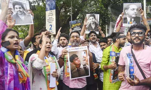 जाति और योग्यता - भारत के विशिष्ट संस्थानों में किसे शामिल किया जाता है?