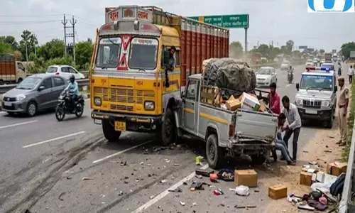 अमरावती में भीषण सड़क हादसा, ट्रक की टक्कर से 5 लोगों की मौत अमरावती में भीषण सड़क हादसा, ट्रक की टक्कर से 5 लोगों की मौत
