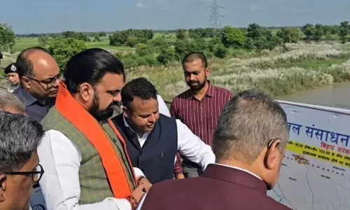 गंडक की बाढ़ से बिहार में बिगड़े हालात, 14 जगह तटबंध टूटे, राहत-बचाव में 41 टीमें तैनात गंडक की बाढ़ से बिहार में बिगड़े हालात, 14 जगह तटबंध टूटे, राहत-बचाव में 41 टीमें तैनात