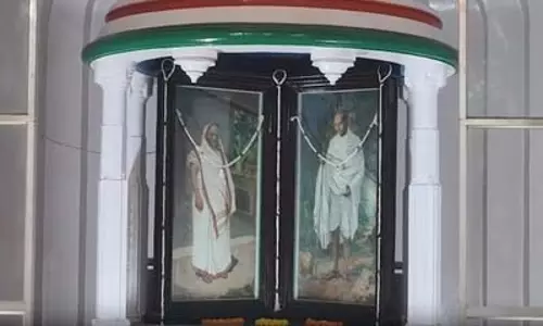 महात्मा गांधी की जयंती पर पोरबंदर के कीर्तिमंदिर में सर्वधर्म प्रार्थना सभा, सीएम भूपेंद्र पटेल ने दी श्रद्धांजलि महात्मा गांधी की जयंती पर पोरबंदर के कीर्तिमंदिर में सर्वधर्म प्रार्थना सभा, सीएम भूपेंद्र पटेल ने दी श्रद्धांजलि