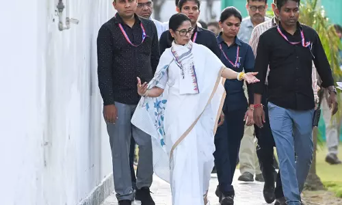 दुर्गा पूजा प्रीव्यू शो मामले में ED का दावा, ममता बनर्जी के खाते में करीब 30 लाख ट्रांसफर