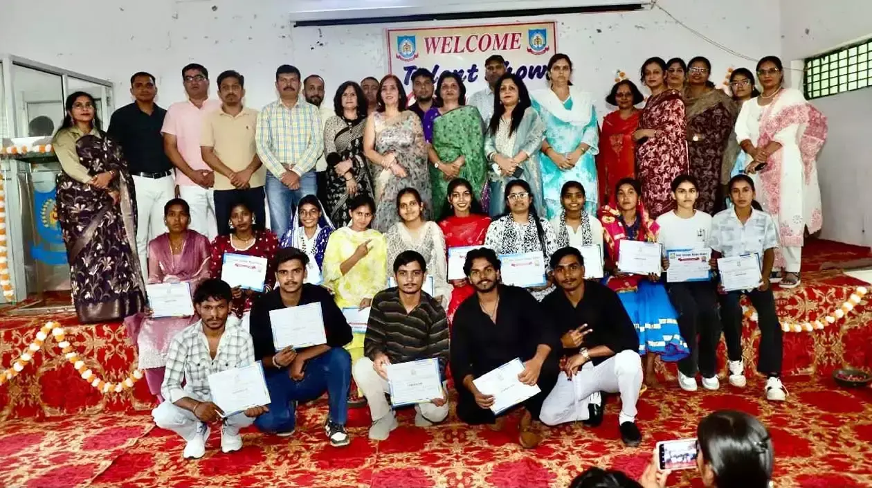विद्यार्थियों की प्रतिभा से सजा नलवा कॉलेज का टैलेंट सर्च कार्यक्रम