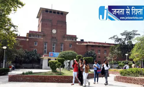 हिंदू कॉलेज छात्रों का VC कार्यालय तक मार्च हिंदू कॉलेज छात्रों का VC कार्यालय तक मार्च