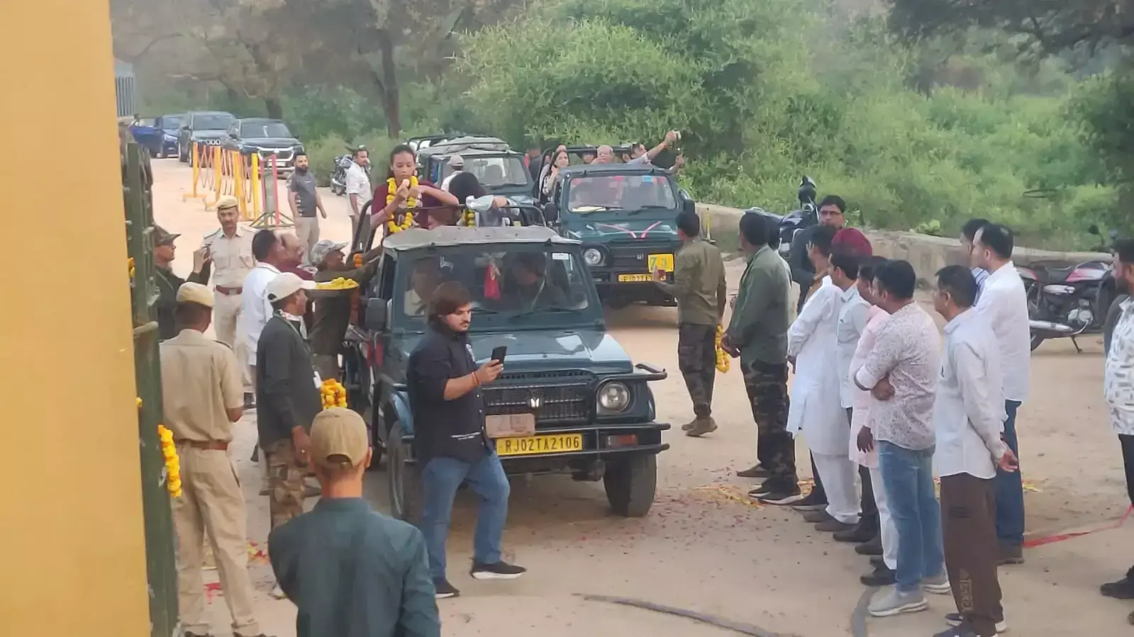 बाघों की चहलकदमी के बीच सरिस्का टाइगर सफारी का शुभारंभ