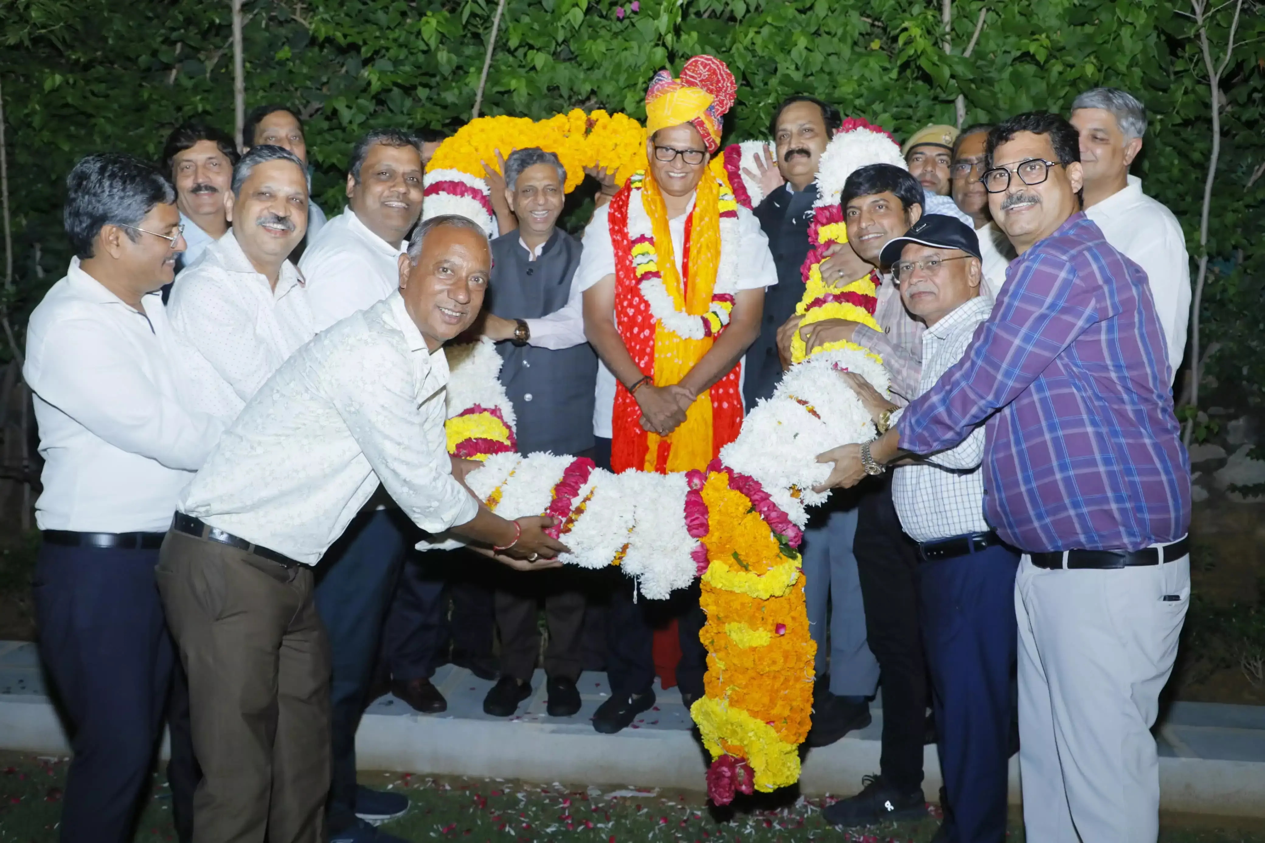 सुनील कोठारी के स्वागत में जुटे ज्वेलर्स एसोसिएशन के पदाधिकारी सुनील कोठारी के स्वागत में जुटे ज्वेलर्स एसोसिएशन के पदाधिकारी