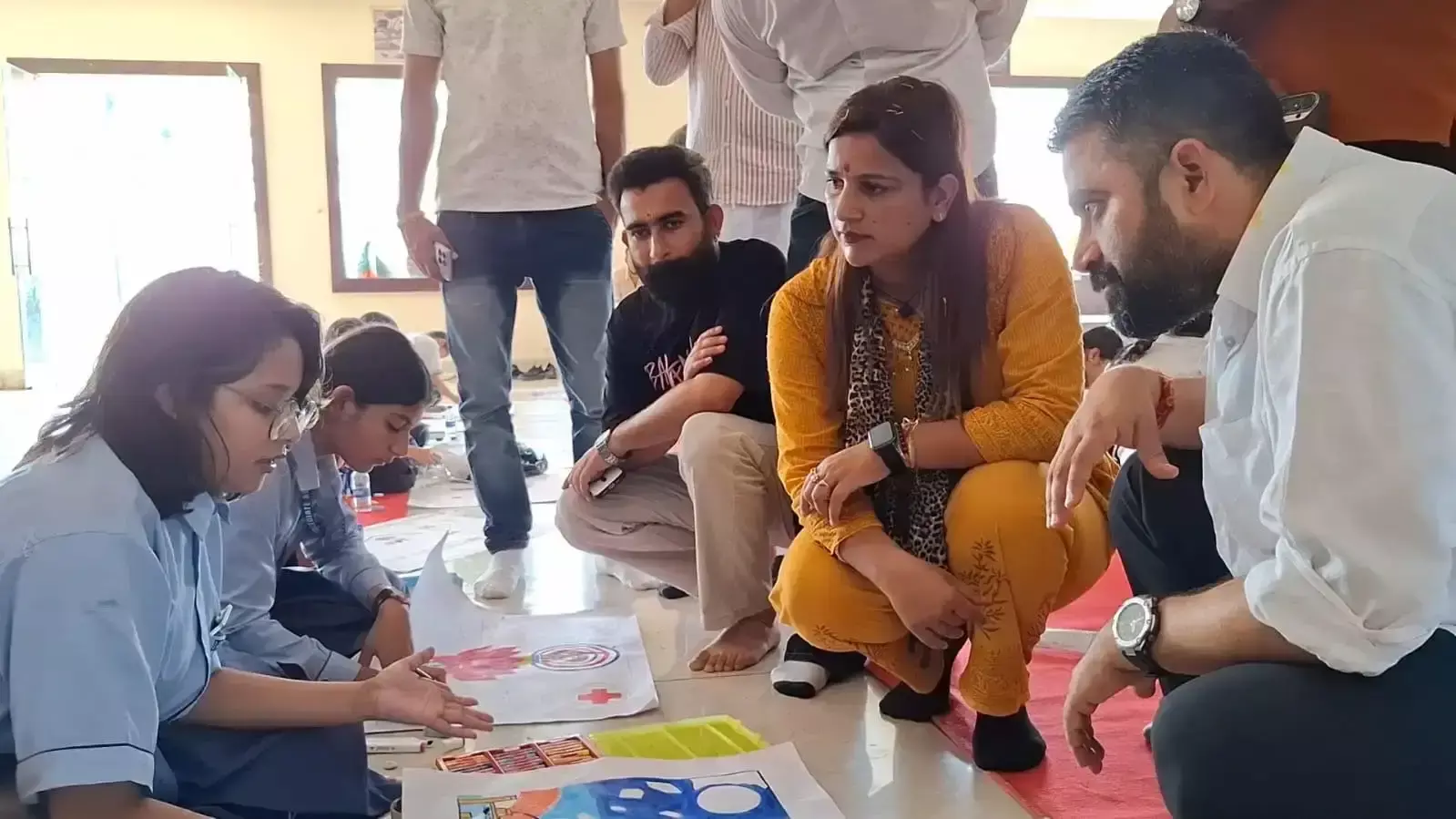 ड्रॉइंग प्रतियोगिता में बच्चों ने रंगों से दिखाई विकसित भारत की कल्पना ड्रॉइंग प्रतियोगिता में बच्चों ने रंगों से दिखाई विकसित भारत की कल्पना