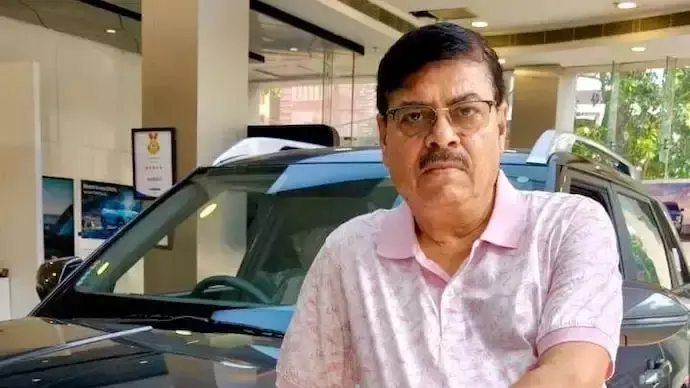 इंद्रजीत चटर्जी ने पद छोड़ने की पेशकश की, लंबी दूरी और ट्रैफिक का दिया हवाला