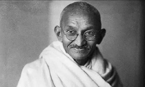 जिस व्यक्ति का हम सम्मान करते हैं, उस महात्मा को हम भूल जाते