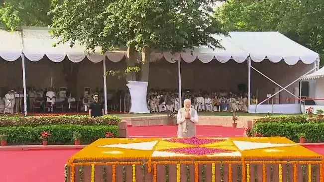 पीएम मोदी ने लाल बहादुर शास्त्री को जयंती पर अर्पित की श्रद्धांजलि