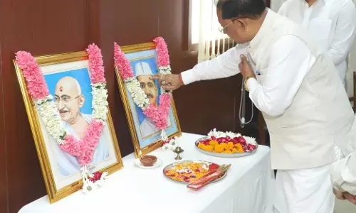 सत्य, अहिंसा और सादगी के आदर्श हमें राष्ट्रसेवा की प्रेरणा देते रहेंगे: मुख्यमंत्री विष्णु देव साय सत्य, अहिंसा और सादगी के आदर्श हमें राष्ट्रसेवा की प्रेरणा देते रहेंगे: मुख्यमंत्री विष्णु देव साय