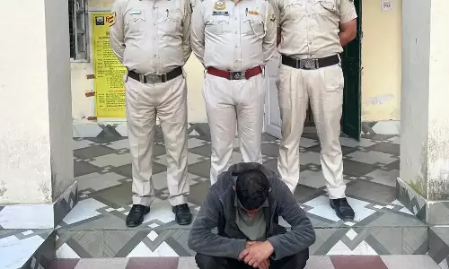 चोरी की कार बरामद, आरोपी पुलिस गिरफ्त में चोरी की कार बरामद, आरोपी पुलिस गिरफ्त में