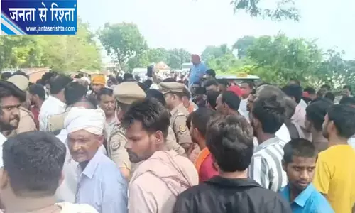गोवंश के अवशेष मिलने पर बवाल, ग्रामीणों ने सड़क जाम कर 36 घंटे में गिरफ्तारी की मांग गोवंश के अवशेष मिलने पर बवाल, ग्रामीणों ने सड़क जाम कर 36 घंटे में गिरफ्तारी की मांग