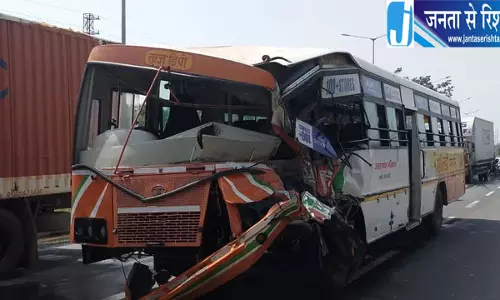 दिल्ली हाईवे पर रोडवेज बस और पानी के टैंकर की टक्कर, चालक-परिचालक समेत कई घायल