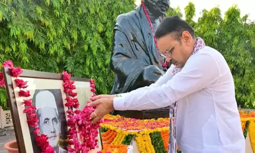 गांधी-शास्त्री जयंती पर भजनलाल ने अर्पित किए श्रद्धासुमन गांधी-शास्त्री जयंती पर भजनलाल ने अर्पित किए श्रद्धासुमन