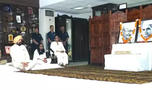 राज्यपाल-सीएम ने गांधी और शास्त्री को दी श्रद्धांजलि राज्यपाल-सीएम ने गांधी और शास्त्री को दी श्रद्धांजलि
