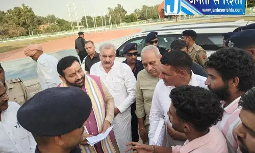 हिसार में सड़क पर उतरे CET अभ्यर्थी हिसार में सड़क पर उतरे CET अभ्यर्थी