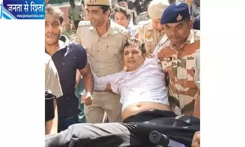 जंतर-मंतर पर AAP का प्रदर्शन, सौरभ भारद्वाज समेत कई नेता हिरासत में जंतर-मंतर पर AAP का प्रदर्शन, सौरभ भारद्वाज समेत कई नेता हिरासत में