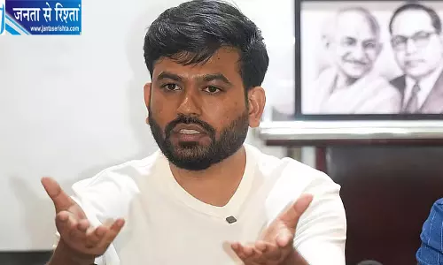 मरीन ड्राइव पर CJP संस्थापक अभिजीत दिपके को पुलिस ने रोका, शिवाजी पार्क प्रदर्शन को अनुमति नहीं मरीन ड्राइव पर CJP संस्थापक अभिजीत दिपके को पुलिस ने रोका, शिवाजी पार्क प्रदर्शन को अनुमति नहीं
