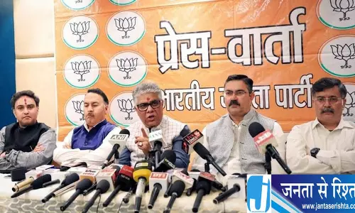 चुनाव आयोग को लेकर सांसद ने साधा निशाना