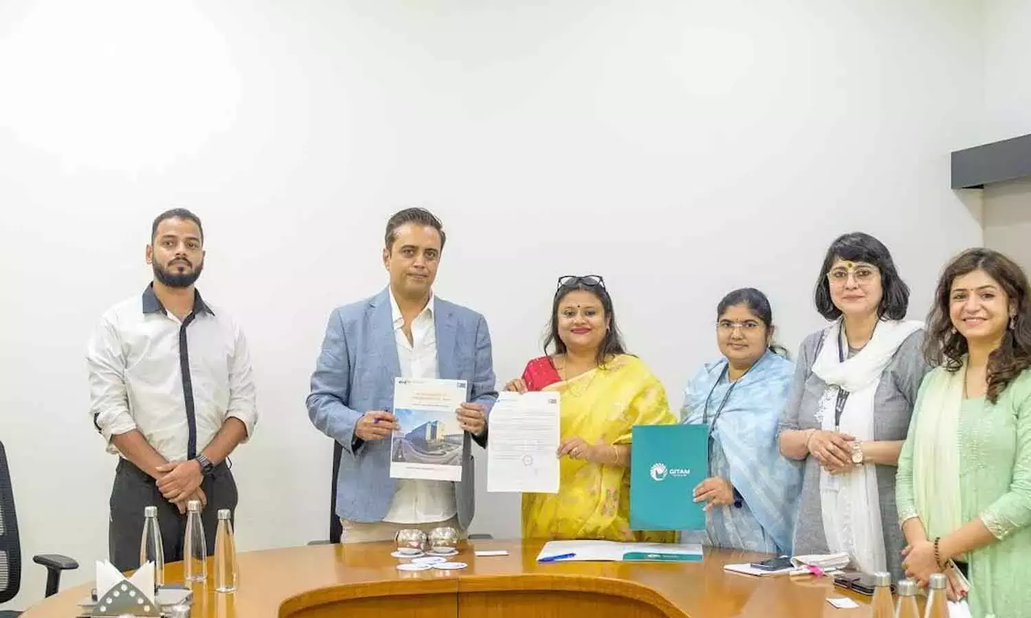 वास्तविक दुनिया के उद्योग अभ्यास के बीच अंतर को पाटने के लिए समझौता ज्ञापन पर हस्ताक्षर किए गए वास्तविक दुनिया के उद्योग अभ्यास के बीच अंतर को पाटने के लिए समझौता ज्ञापन पर हस्ताक्षर किए गए