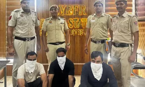 कूरियर का पता अपडेट करने के नाम पर भेजी APK फाइल, खाते से उड़ा दिए 3.97 लाख रुपये कूरियर का पता अपडेट करने के नाम पर भेजी APK फाइल, खाते से उड़ा दिए 3.97 लाख रुपये