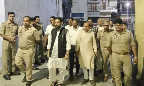 जंतर-मंतर धरने में जा रहे AAP पदाधिकारियों को पुलिस ने रोका, प्रदेश प्रवक्ता फैसल खां लाला नजरबंद जंतर-मंतर धरने में जा रहे AAP पदाधिकारियों को पुलिस ने रोका, प्रदेश प्रवक्ता फैसल खां लाला नजरबंद