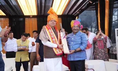 नमो क्रिकेट लीग में मुख्यमंत्री धामी ने खिलाड़ियों के साथ खेला क्रिकेट, बढ़ाया युवा खिलाड़ियों का उत्साह नमो क्रिकेट लीग में मुख्यमंत्री धामी ने खिलाड़ियों के साथ खेला क्रिकेट, बढ़ाया युवा खिलाड़ियों का उत्साह