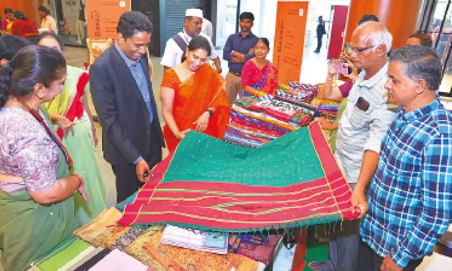 Andhra: हैंडलूम बाजार का उद्घाटन किया गया Andhra: हैंडलूम बाजार का उद्घाटन किया गया