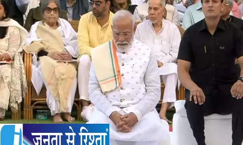 गांधी जयंती पर गांधी स्मृति पहुंचे PM मोदी बापू को किया नमन गांधी जयंती पर गांधी स्मृति पहुंचे PM मोदी बापू को किया नमन