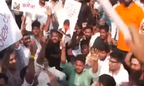मुंबई में CJP के खिलाफ जेन नेक्स्ट का प्रदर्शन