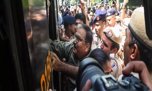 SIR को लेकर मुंबई दिल्ली में विरोध प्रदर्शन SIR को लेकर मुंबई दिल्ली में विरोध प्रदर्शन